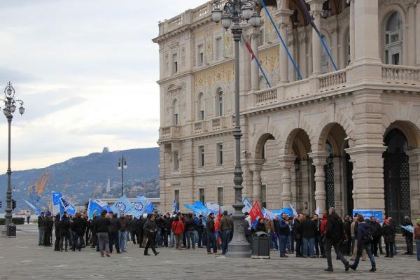 131119-Manifestazione Piazza Unita (3)